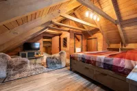 Luxury,Log Cabin 65AC. of Private Forest, Trails,Sauna,Hot-Tub. Baughman Park.