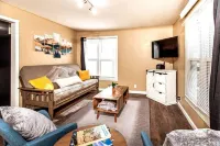 ⁂Centrally Located⁂Close to Downtown⁂Stocked Kitchen⁂