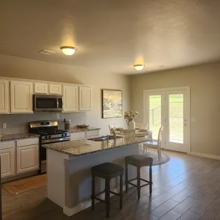 Entire New home in Edmond, Oklahoma Отели в г. Logan County