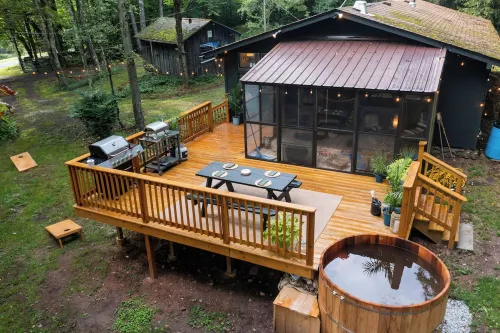 Catskill Retreat: Cozy Cabin with Cedar Hot Tub & Pet-Friendly