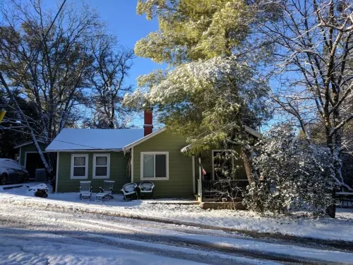 Cute & Cozy! Julian Mt. cabin. Hiking, wineries, brewery.  All season getaway. Hotels in Julian