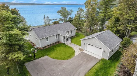 New Listing! Modern Luxury New Build Cottage on Crystal Lake