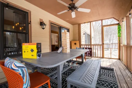 6BR Huge Family Cabin | Game Room, Modern, Views!