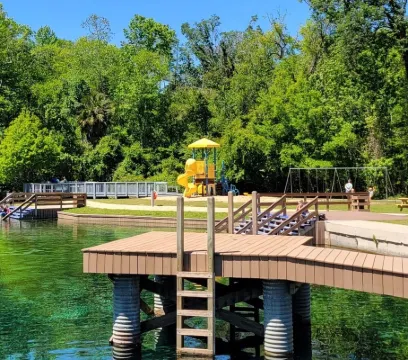 Country acre of quiet, calm, safe retreat. Near Devils Den Prehistoric Spring