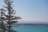 DuoMo SeaView RedSuite-Luxurious, Renovated, Air-conditioned Sea-Free WiFi