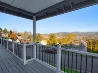Xenia House-Roseburg Retreat with a View! Near Wildlife Safari