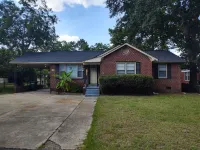 Quaint 3 Bdrm home w/in minutes of USC, Downtown Columbia, Ft Jackson and more