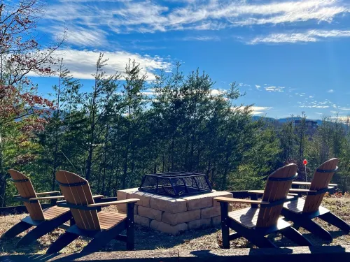 Luxury Mountaintop Getaway with, Fire Pit, New Hot Tub, WiFi & Gorgeous Views! - 부티크