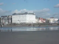 One foot in the water" apartment in the "Le Grand Hôtel" residence in Wimereux