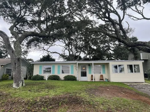 Beach house close to the ocean direct beach access