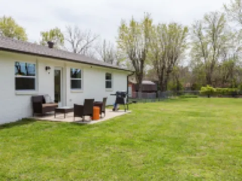 The Fika - Next to Lake Fayetteville Trail Hotels in Springdale