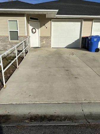 Spacious Cheerful Townhouse With Indoor Fireplace