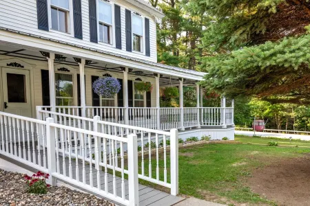 One-of-a-kind 4 Acre Adirondack Escape Short Drive to LG & GORE Mountain!