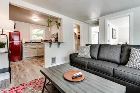 Remodeled 2 bdrm duplex near the U of O Отели рядом с достопримечательностью «KLCC»