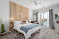 NEW! Golden Sunset! Saltwater Pool/Spa + Putting Green + Firepit + Gameroom