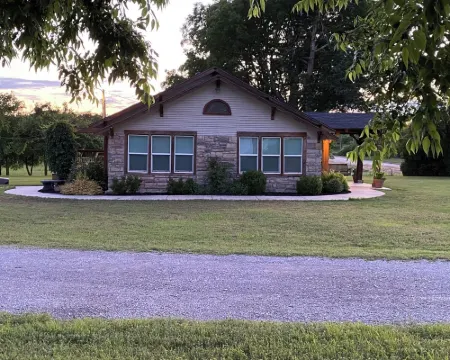 Cozy retreat with countryside views, Patch of Heaven is the place for you! Hotels in McClain County