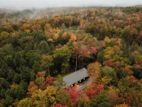 Modern Luxury 2-bedroom house in peaceful Haines Falls with AC, WiFi, Large TVs Hotels in Hunter