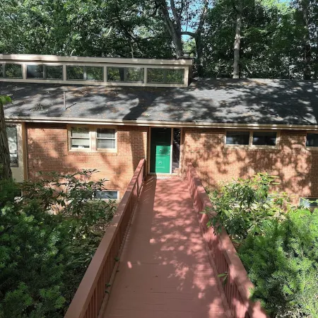 Nestled in a Quiet Neighborhood, Yet Minutes to Tech