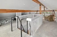 Huge game room, Hot tub, Sleeps 16+ with Bonus loft, ATV Snowmobile Trails