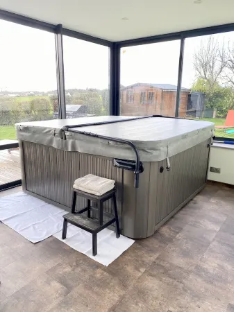 House 4 to 8 people - Private spa - Beaches 20min away Отели в г. Плетан