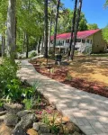 Celebrate Christmas at the Lake! Christmas Tree! Pool Table, Ping Ping & More!