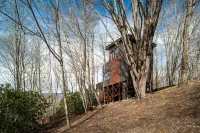 Tranquil & Stylish ~ Near Skiing ~ Hot Tub ~ Views