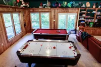 Hidden Hollow Farm - Pool; Game Rm; Sleeps 26, 55 min. to DC, Riverwalk & Trails