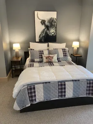 Crazy spacious hillside ski chalet! WOW-views and expansive wraparound deck!