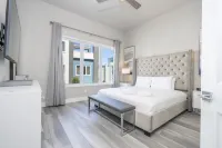 Spacious 5BR Modern Duplex Near Disney – Perfect for Groups & Families!