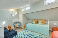 TX Crush Canal Home & POOL, Bar & Patio, Boat Slip and Quick Access to the Bay! Hotels in Jamaica Beach