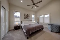 Fully remodeled corner home, 3 blocks from Main Street and across from the park. - 3 estrellas