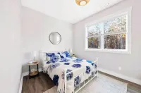 Beautiful Spacious New Lakefront Home