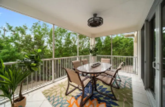 Vacay Vibes ~ Tropical Luxury Home in Mariners Club. Pools, Marina, Pickleball