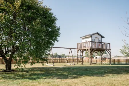 Yellow Spring’s Estate on 68 + Pet Friendly