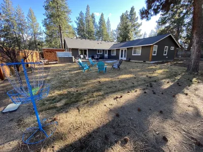 The Hopi Getaway - 6 BD/3 BTH - LARGE HOT TUB - GAME ROOM - PETS WELCOME - 1 AC Hotels near High Desert Museum