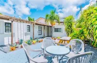 Charming Studio Apartment in Sunny Pompano Beach, Florida - Your Ideal Getaway!