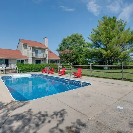 3Br Home w/ Pool & Fireplace – Ideal for Families, Professionals, Extended Stays