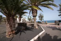 Newly renovated penthouse in a complex with pool on the seafront