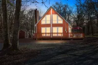 •Redwoods Chalet in the Poconos•