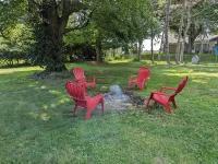 Cozy and Quiet Three Bedroom Two Bathroom Ranch Hotels near Huston Park