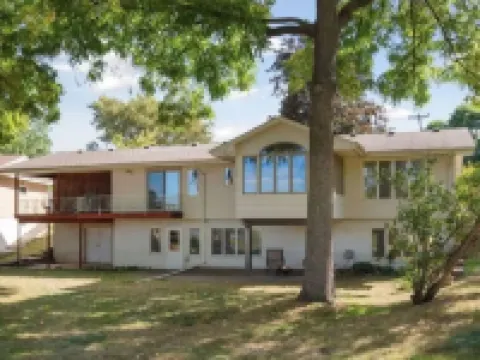 Lake Retreat, Year Round Hot Tub, Pool Table, Pedal Boat Hotels in Fridley