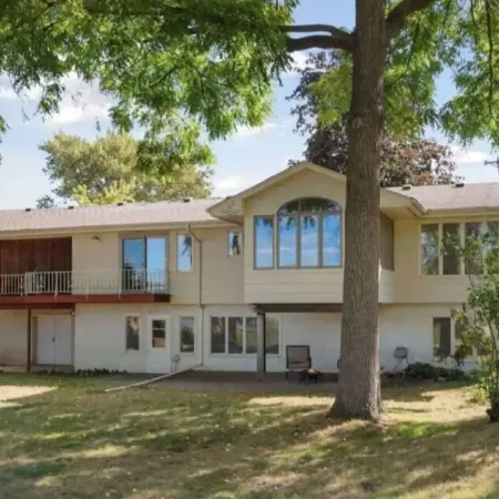 Lake Retreat, Year Round Hot Tub, Pool Table, Pedal Boat Отели в г. Фридли
