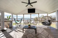 Lakefront Getaway: Fire Pit ~ Dock ~ Games ~ Family & Pet Friendly - Wifi