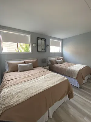 Poolside Condo - Just 2 blocks from the Beach, Boardwalk and Seaport Pier!