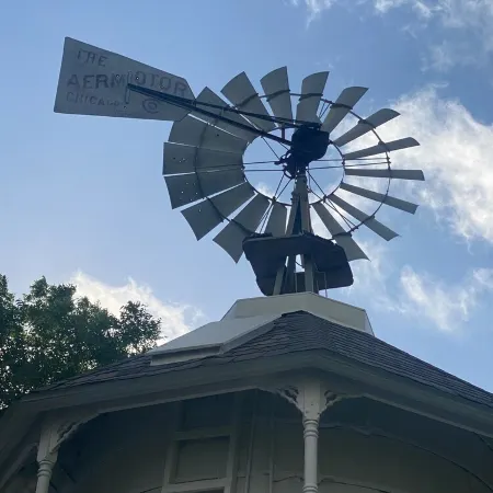 Top of the Hill-Cozy 1 bed/1 bath cottage, less than one mile to downtown. Отели в г. Вэзерфорд