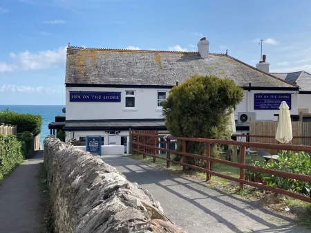 Cornish apartment with stunning sea views close to the beach Отели в г. Торпойнт