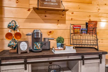 Stunning Views,Hot Tub, Game Room,Zero Stair Entry