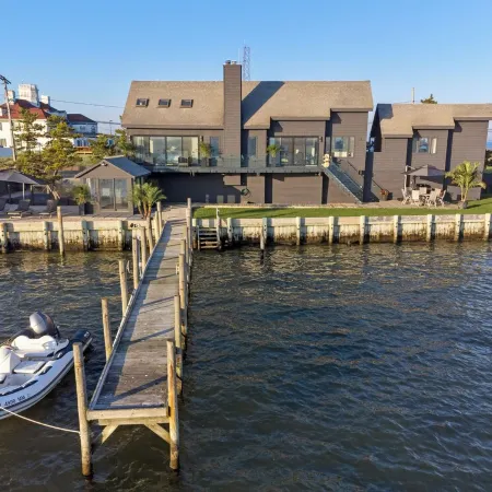 Black Swan: Beachfront Home w/ Year-Round Jacuzzi