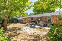 "Stadium Oasis" - A quick walk to the stadiums!