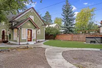 Lux Kalispell Farmhouse w/ Large Hot Tub
